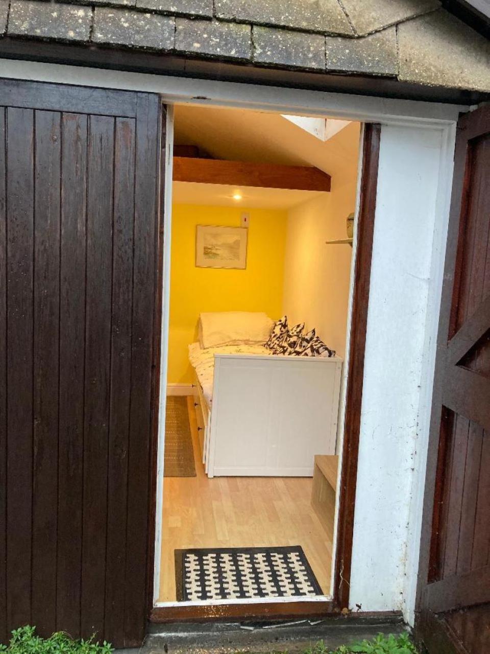Studio Annexe With Separate Shower Room Broadhempston Екстериор снимка